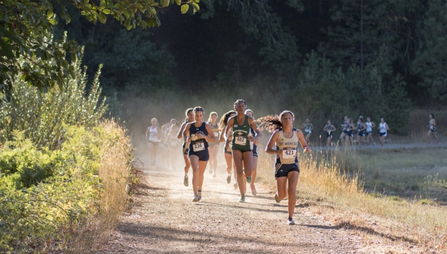 Daniels and Pliego Finish First at La Sierra Invitational